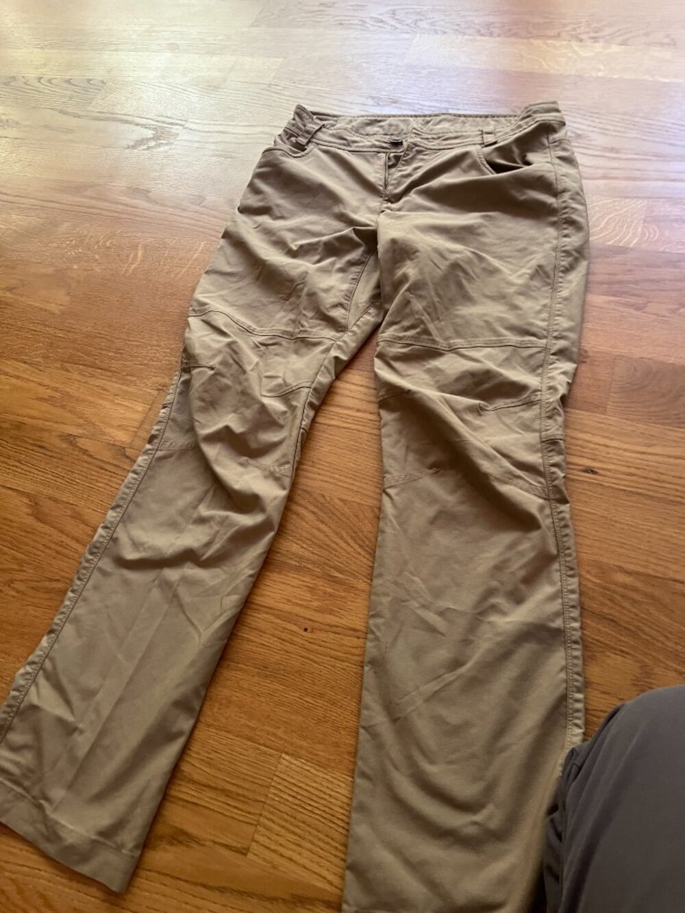 Columbia Tan Khaki Hiking Utility Pants Size 30x30 Outdoor Trail Cargo